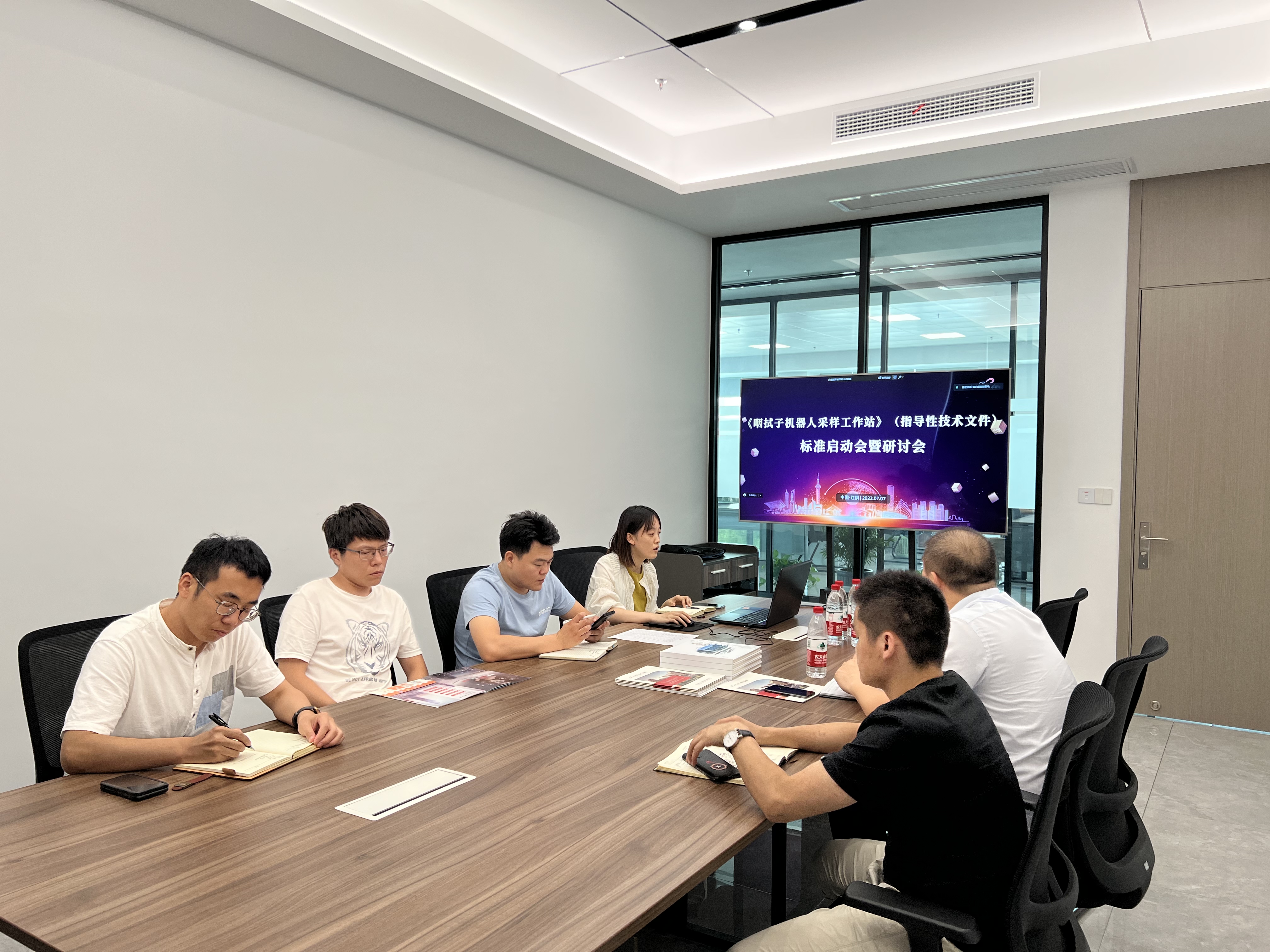 《咽拭子機器人采樣工作站》標(biāo)準(zhǔn)啟動會順利召開